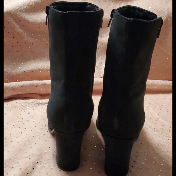 Boots - Picture 3 of 4